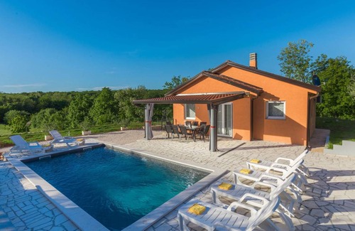Radini Apartment | Villa Pendolina with Private Pool, Garden and BBQ