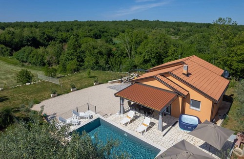 Radini House | Villa Pendolina with Private Pool, Garden and BBQ