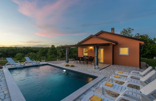 Radini House | Villa Pendolina with Private Pool, Garden and BBQ