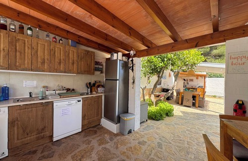 Urbanitzacio la Fustera Villa | Villa Peonia Summary: