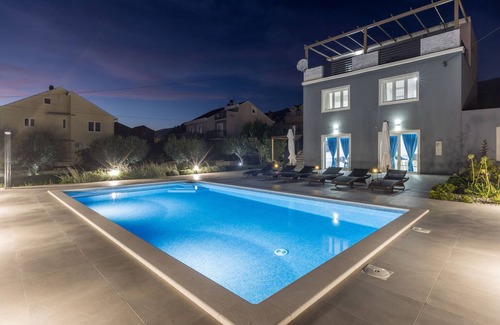 Kastel Kambelovac Villa | Villa Perkov SAVE 20 percent on Split-villas com
