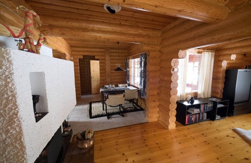 Raseborg Villa | Villa Pihlajanmarja – Stunning Log Villa on a Waterfront Estate