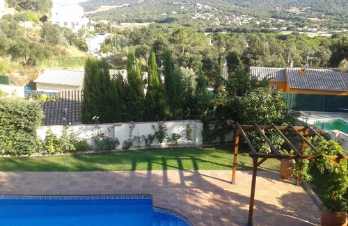 Calonge Apartment | VILLA PINA. Rest and relax in a green setting with views