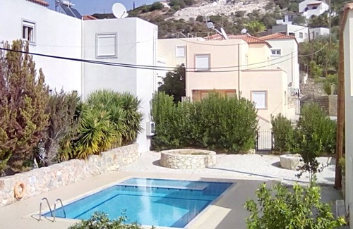 Plaka Villa | Villa Pindarakis - level walk to beach and tavernas, two pools, mountain views