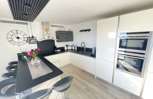Golfe Juan Villa | Villa Pinson Cannes with stunning views over Cap d'Ántibes