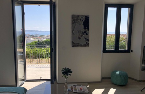 Golfe Juan Villa | Villa Pinson Cannes with stunning views over Cap d'Ántibes