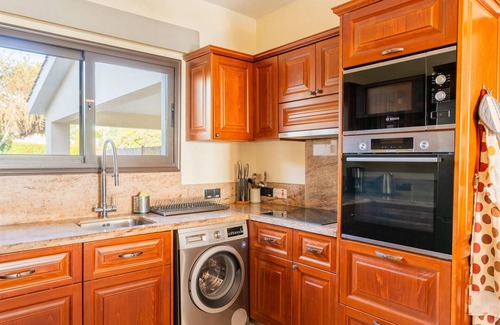 Kouklia Villa | Villa Pontus - stunning views & privacy in beautiful garden with pool & hot tub