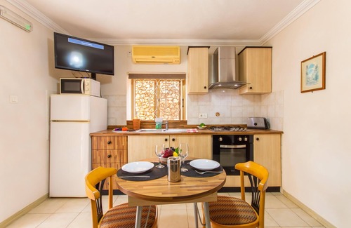 Santa Maria Estate Apartment | Villa & Pool 3 Mellieħa Bay Retreat, Mellieha, Malta