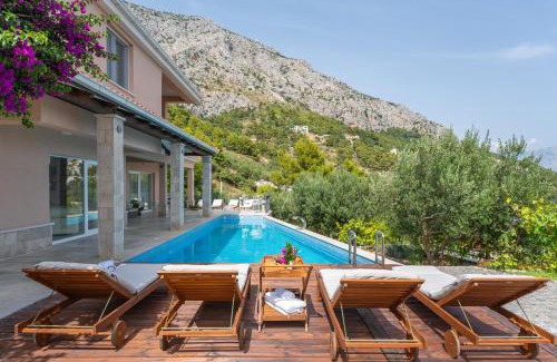 Mimice Villa | Villa Porto Mimice, 40sqm Heated Private Pool, 4 bedrooms, Sauna, Gym, Billiard
