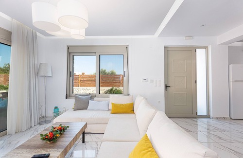 Asteri Villa | Villa Prima-4bedroom villa, 3 bathrooms, heated pool & jacuzzi with sea view!