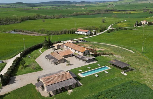 Gallina Villa | Villa "Privata Locanda In Tuscany" with Private Pool, Private Terraces & Wi-Fi