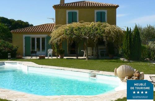 Saint-Cannat Villa | Villa provençale piscine, calme et confort