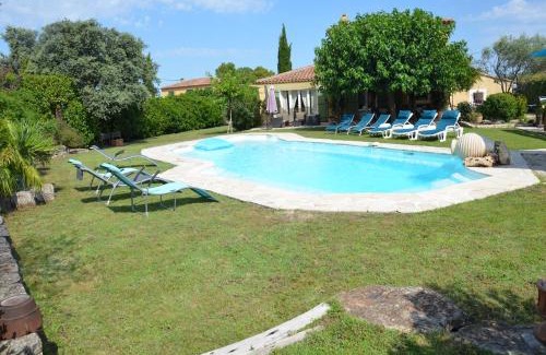 Saint-Cannat Villa | Villa provençale piscine, calme et confort