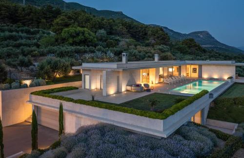 Kastel Stari Villa | Villa Radun Home with Grand Heated Pool & Cooking Service