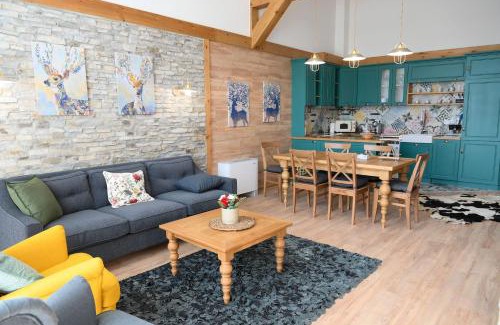 Razlog Villa | Villa Raphael with Jacuzzi near the Pirin Golf Resort