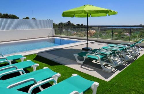 Portimao Villa | Villa Ria Alvor- Swimming pool & Jacuzzi