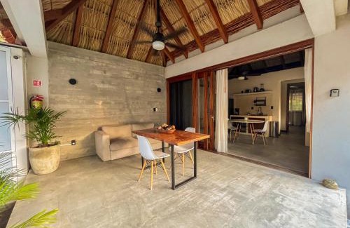 Saladita Villa | Villa Rincón del surf, 50m spot surf, AC, Starlink, Alberca, Terraza, La Saladita