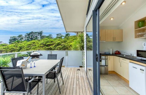 Waiheke Island Apartment | Villa Rosa at Palm Beach - Carefree Quality Holiday Villa - Palm Beach