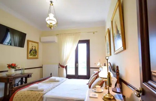 Lusaka Bed & Breakfast | Villa Rose lovely, spacious, low density area, near major malls, with a pool