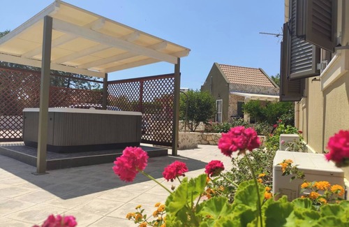 Leivathos Villa | Villa 'Rose' with Mountain View, Wi-Fi and Air Conditioning