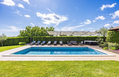 Jakovici Villa | Villa Roza in Central Istria with whirlpool and playground for kids - pet friendly