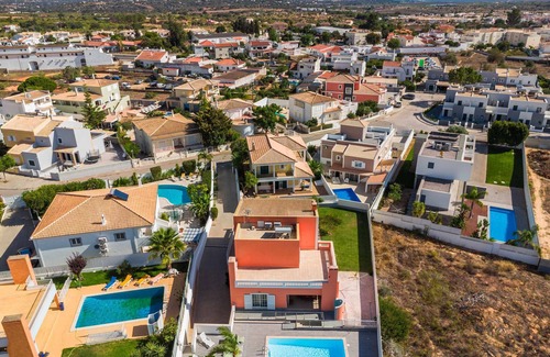 Pera House | Villa Santos by Gabi Miguel