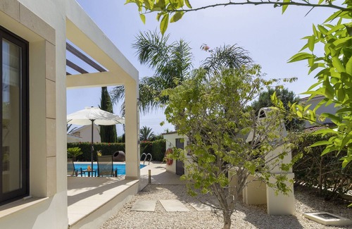 Kouklia Villa | Villa Saphrini - a villa that sleeps 6 guests in 3 bedrooms