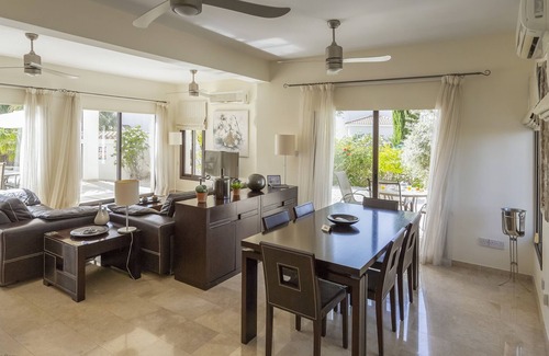 Kouklia Villa | Villa Saphrini - a villa that sleeps 6 guests in 3 bedrooms