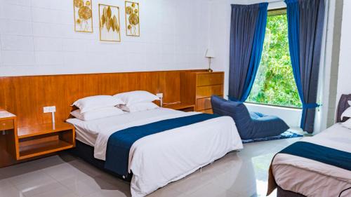 Larut Villa | Villa Sapphire by Blue Robin - Private Taiping Villa 20pax River & Waterfall