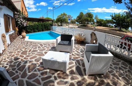 La Caletta Bed & Breakfast | Villa Sari affitta camere