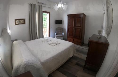 La Caletta Bed & Breakfast | Villa Sari affitta camere