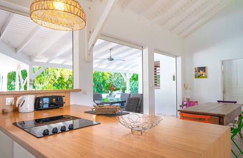 Saint-Francois Villa | Villa Secrète, hidden from view and close to beaches and shops
