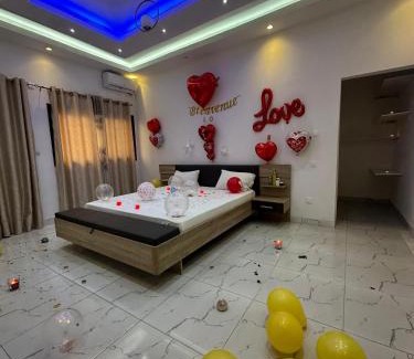 Niaga Villa | Villa serenité lac rose avec cuisinier ,piscine et jacuzzi terrasse vue lac