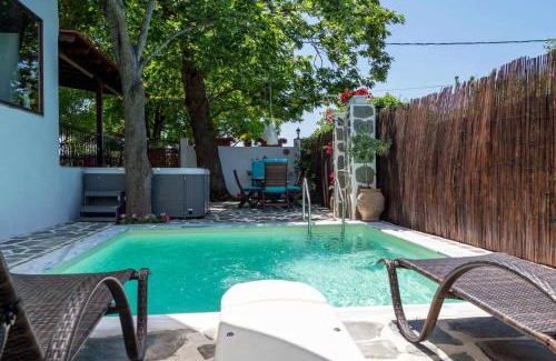 Nea Iraklia Villa | Villa Shada's pool & Jacuzzi