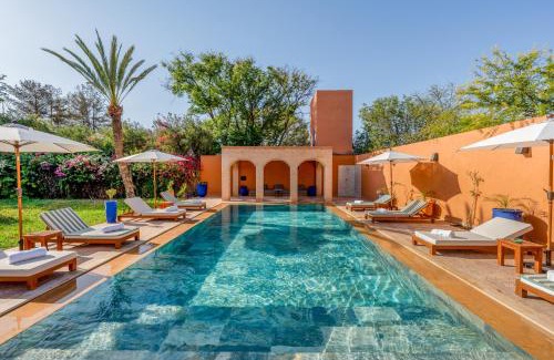 Annakhil Villa | Villa Simari Palmeraie Marrakech NOUVEAU! Petit déjeuner compris-Entièrement rénovée-Superbe piscine privée chauffée-Personnel de maison inclus-Grand jardin de 2000m2-Terrain de pétanque-Ambiance typique berbère-Havre de paix