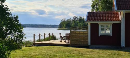 Svarta Villa | Villa Sjötullen med underbar sjötomt