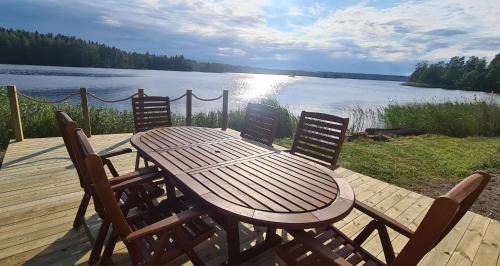 Svarta Villa | Villa Sjötullen med underbar sjötomt