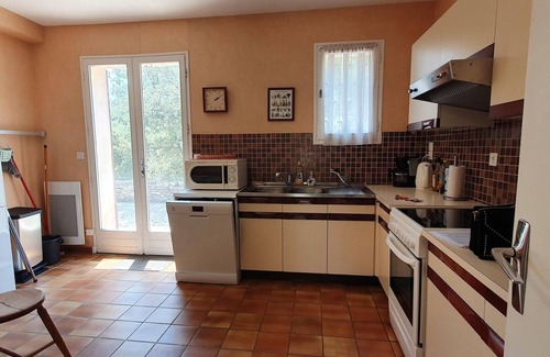 La Tour-d'Aigues Villa | Villa sleeps 8 with superb pool