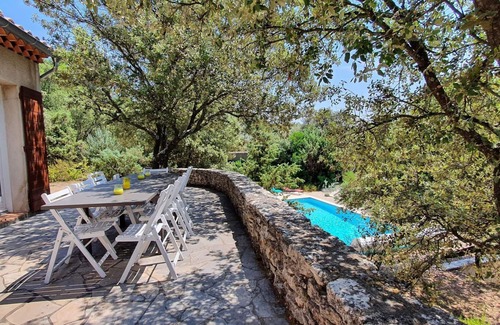 La Tour-d'Aigues Villa | Villa sleeps 8 with superb pool