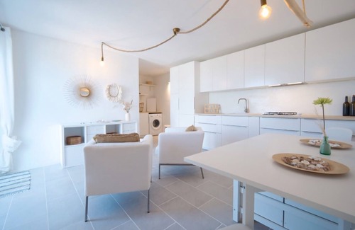 San Teodoro Villa | Villa 'Smeraldo' with Sea View, Wi-Fi and Air Conditioning