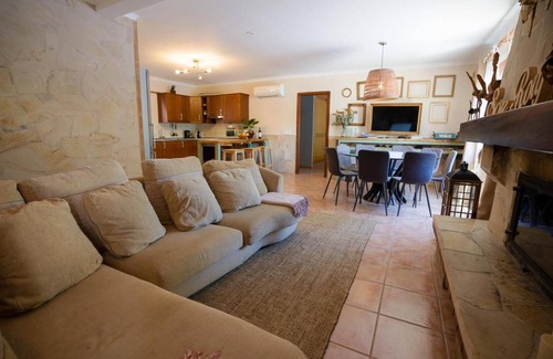 Maria de la Salut Villa | Villa 'Son Roig' with Mountain View, Wi-Fi and Air Conditioning