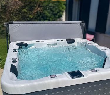 Perigny Villa | Villa Spa Rochelaise