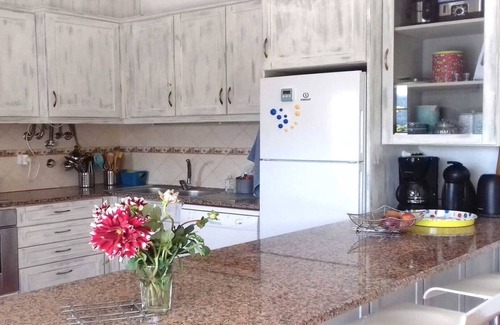 Alcobaca House | Villa Stéphanie. Large swimming pool and barbecue. TV, WIFI
