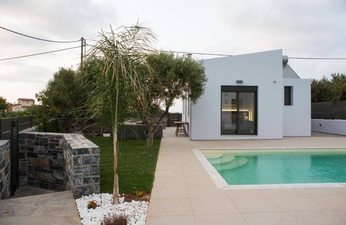 Skotino House | Villa Stavelia - Elegant villa close to the beach