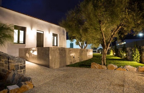Skotino House | Villa Stavelia - Elegant villa close to the beach