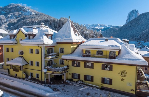 Ortisei Apartment | Villa Stella Apartment N 56 near the ski lift with mountain view and garden