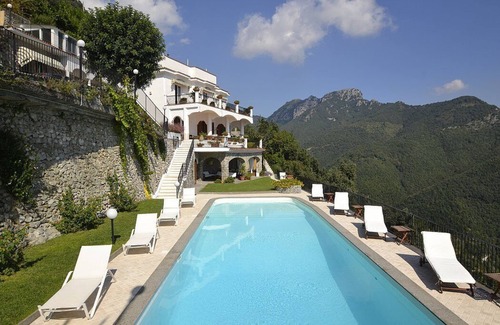 Ravello Villa | Villa Stilnovo Grande: A splendid and luminous two-story villa which faces the sun and the sea, with Free WI-FI.