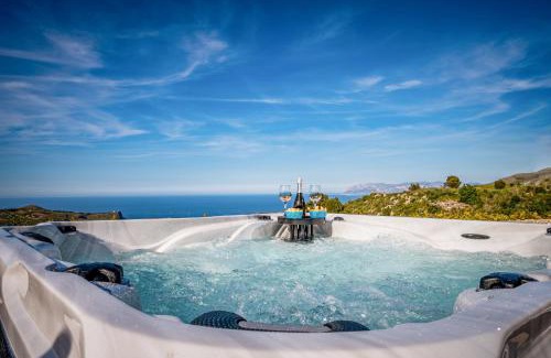 Castellammare del Golfo Villa | Villa Stone Walls with Jacuzzi