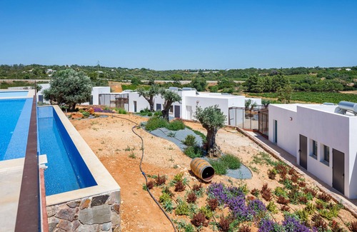 Estombar Apartment | Villa Suite 01 (Premium) - The Vines
