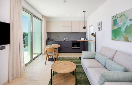 Estombar Apartment | Villa Suite 13 - The Vines